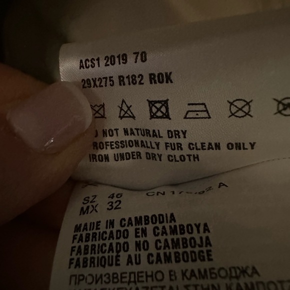 RARE] PRADA POM POM 29X275 DOWN FOX FUR BELTED JACKET  40/6 belt not included - Picture 7 of 11